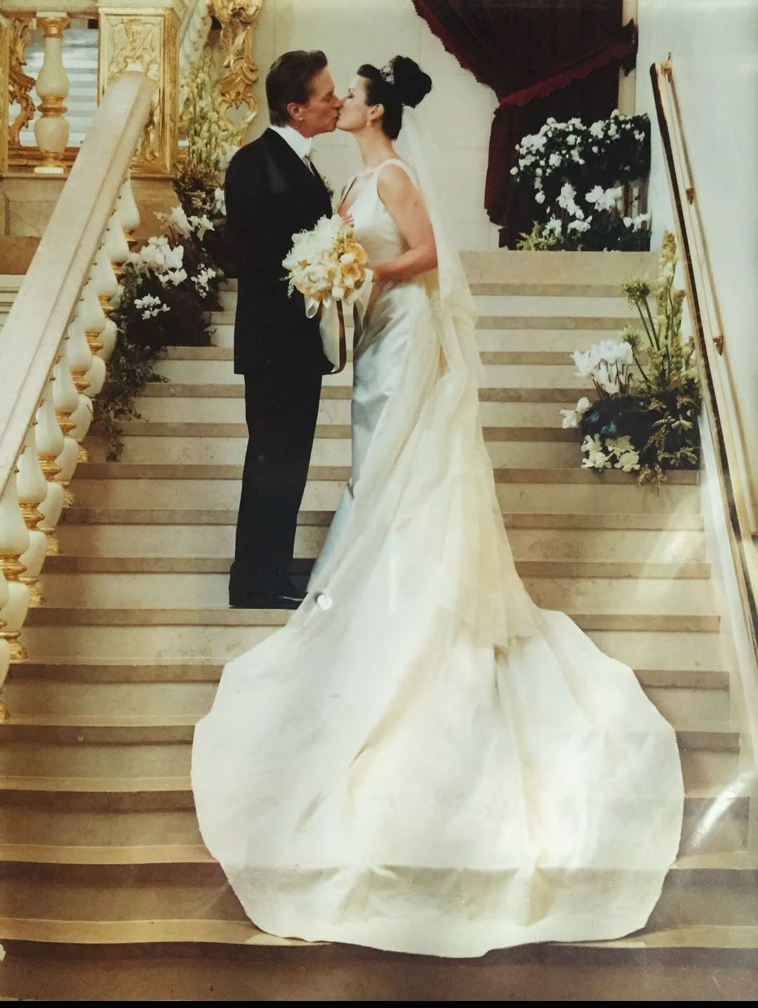 Кетрін Зета-Джонс і Майкл Дуглас відсвяткували срібне весілля: архівні кадри