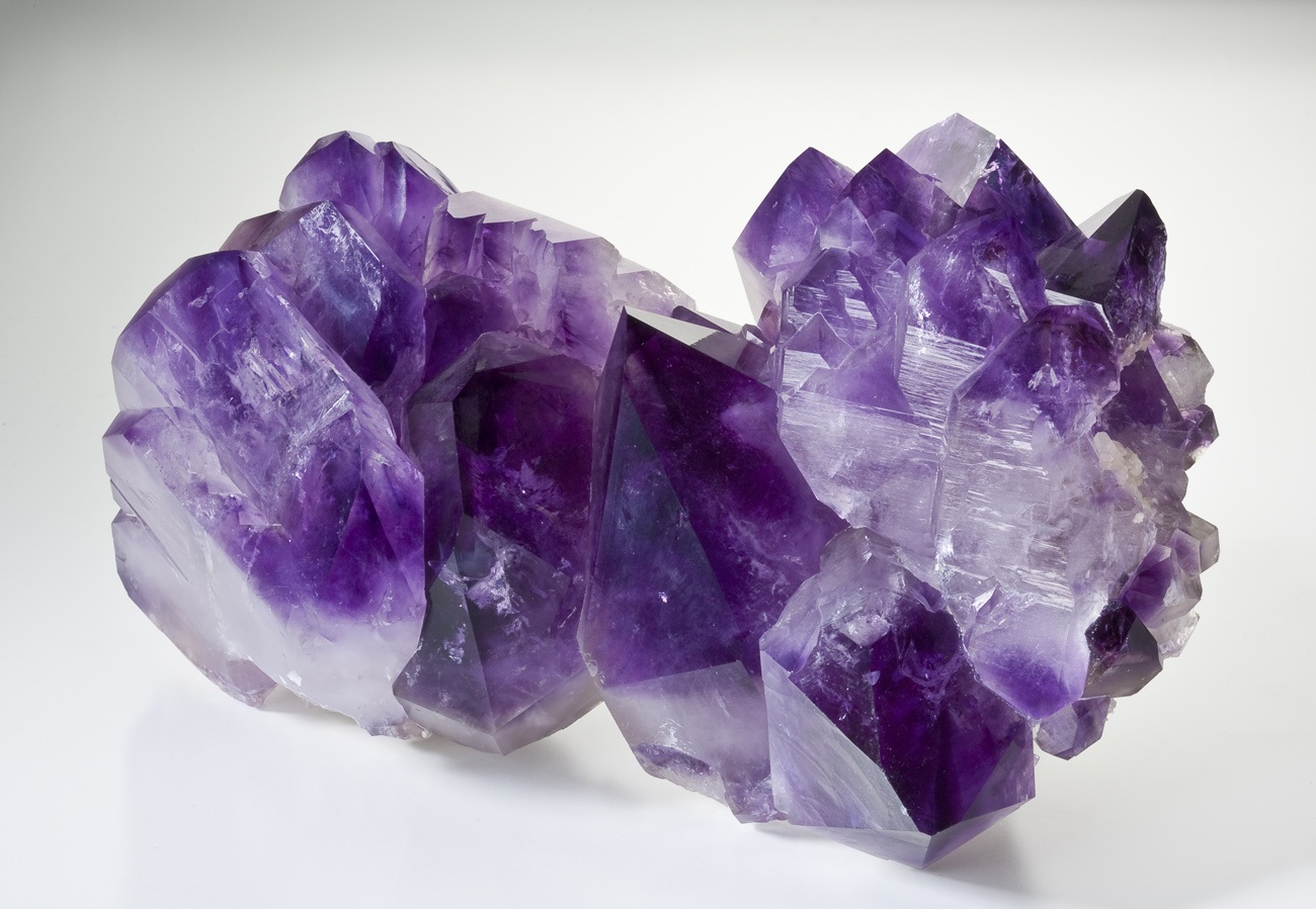 Енергетичний баланс і спокій: як аметист впливає на людину та кому він найбільше пасує