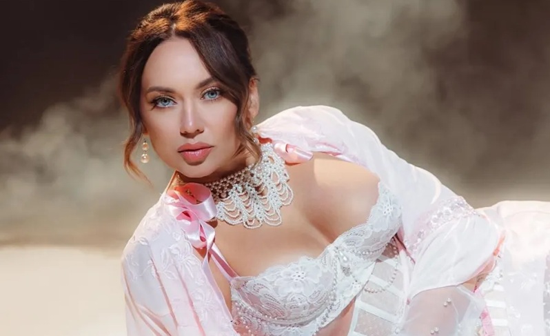 Анна Саліванчук неабияк розбурхала фанів своїм гарячим образом на світлинах