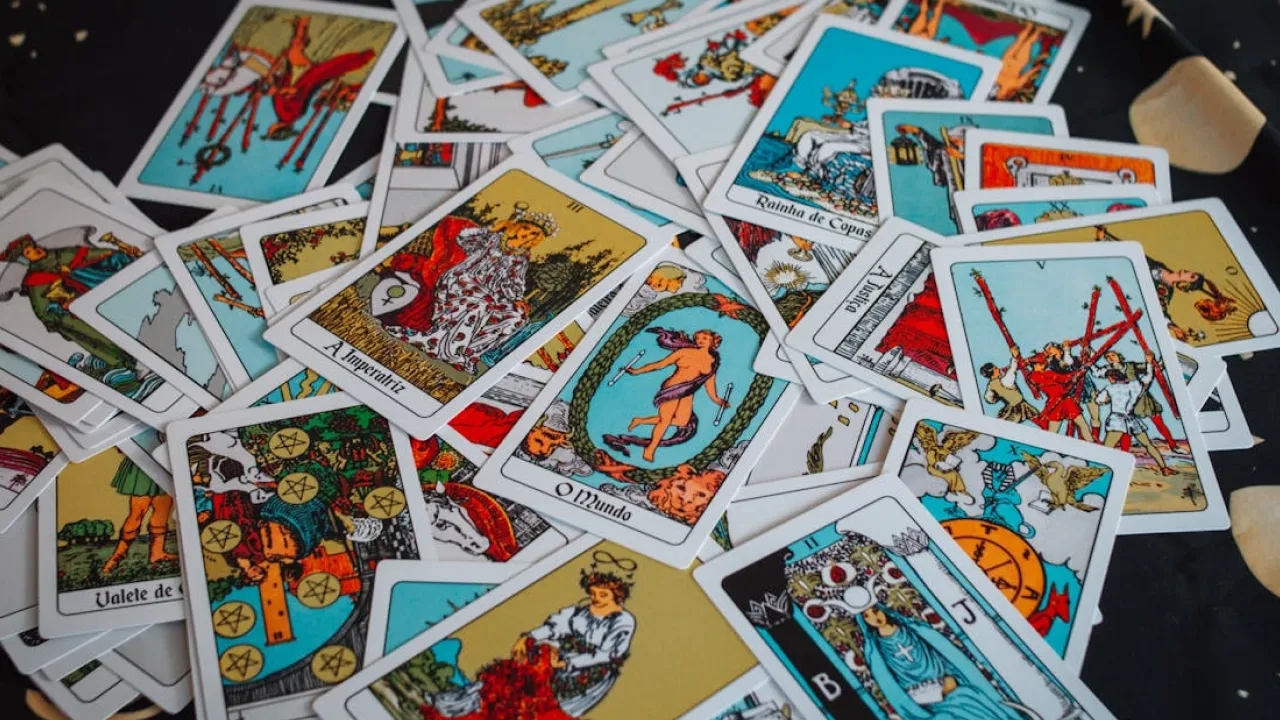 Гороскоп за картами Таро на 28 листопада 2025 року для всіх знаків Зодіаку