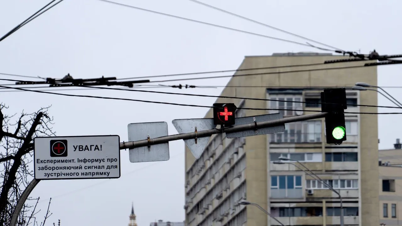 «Грецький хрест»: на українських дорогах з'явився новий знак — що він означає