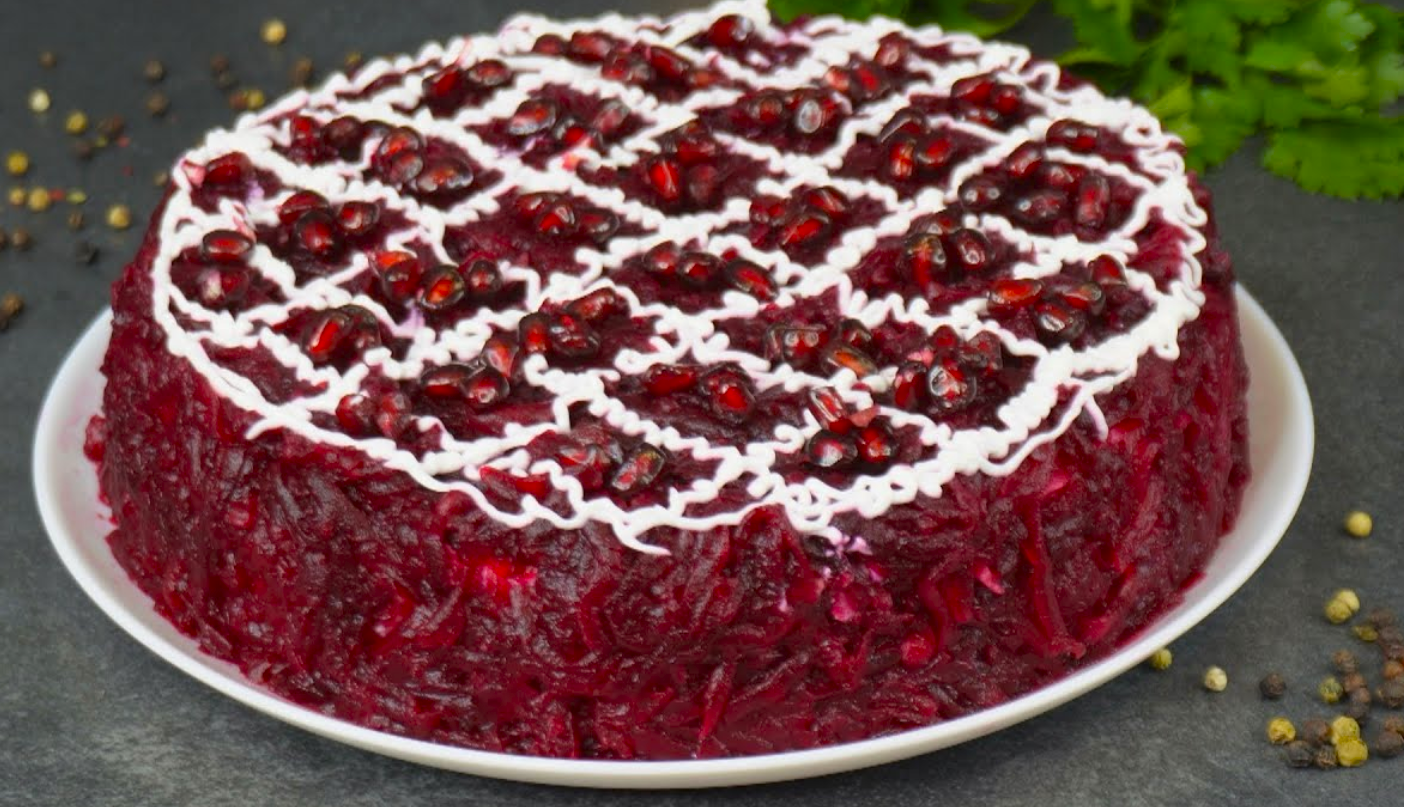 Неймовірно смачний салат "Ґроно", який люблять всі