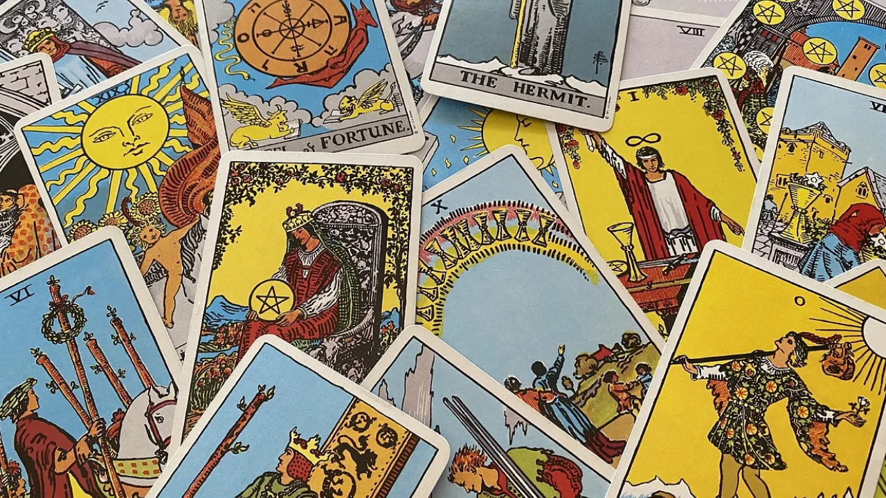 Гороскоп на 5 грудня 2025 року за картами Таро для всіх знаків Зодіаку