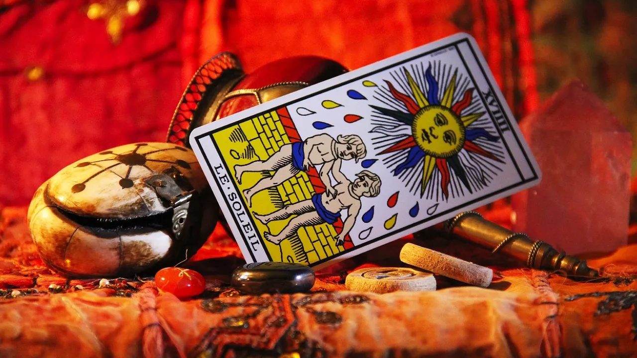 Карти долі на їхньому боці: хто зі знаків Зодіаку досягне важливої мети до неділі