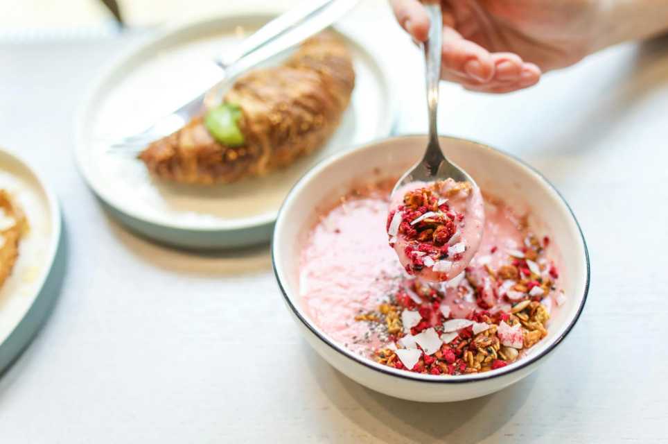 Найкращий час для сніданку: коли їсти, щоб бути енергійним та здоровим