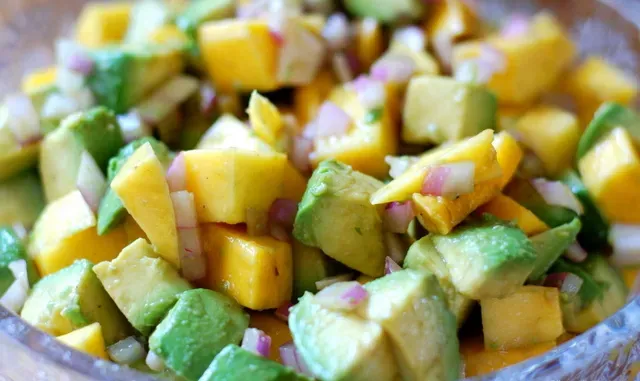 Авокадо та манго