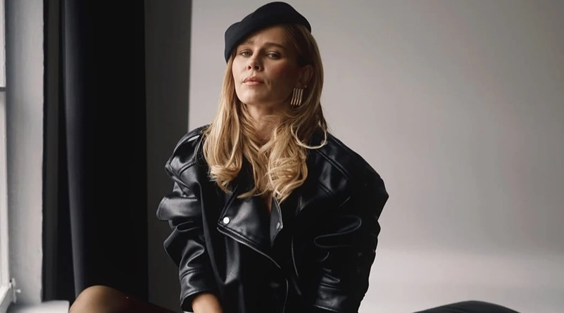 Спекотна Кузнецова: зірка показала фігуру в сексуальних луках із топом і джинсами (фото)