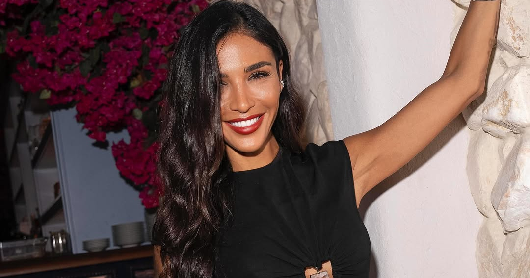 Санта Дімопулос вразила фігурою у сукні з відвертим вирізом: грація та сила в одному образі (фото)