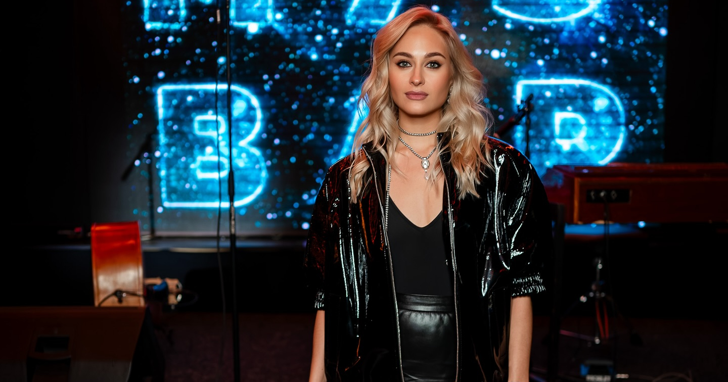 "Я не балувана": Цимбалару розповіла про найдорожчий дарунок від кавалера та хто з зіркових чоловіків їй до вподоби