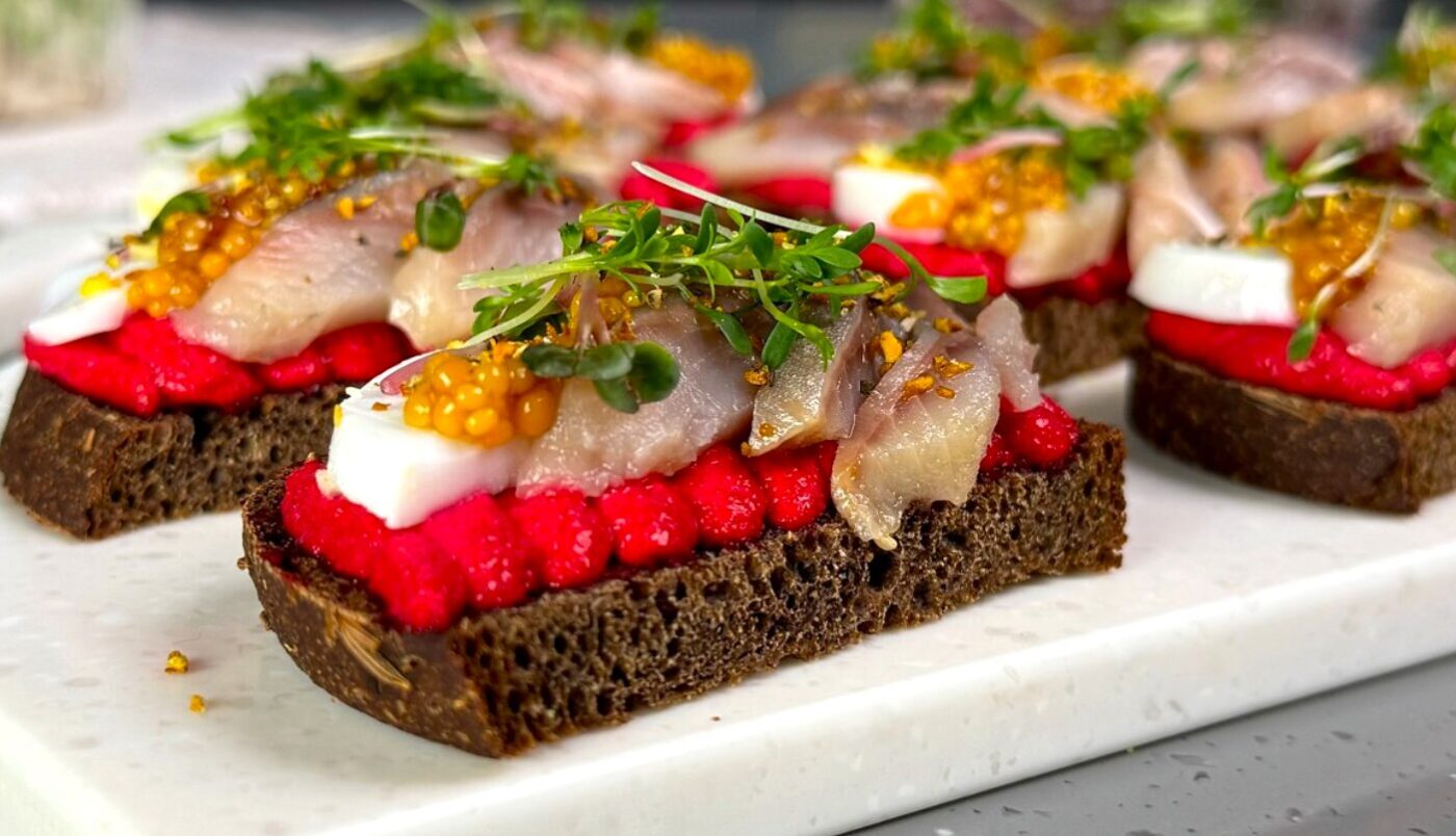 Дуже смачні бутерброди "Оселедець на шубі" за лічені хвилини