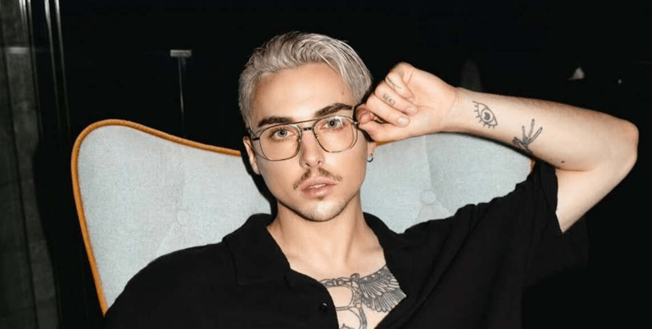 Меловін шокував мережу пікантним відео, виходячи голим із душу